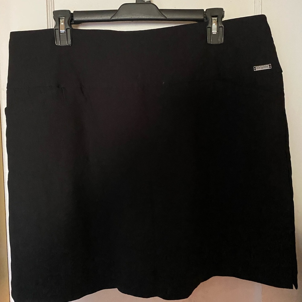 2 Black Skorts